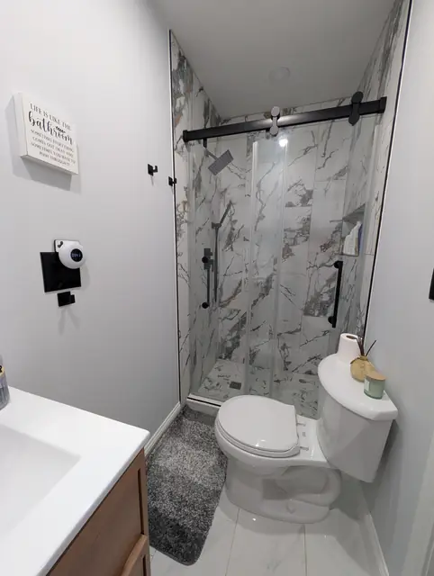 Primary & Hall Bathrooms — 10 of 10