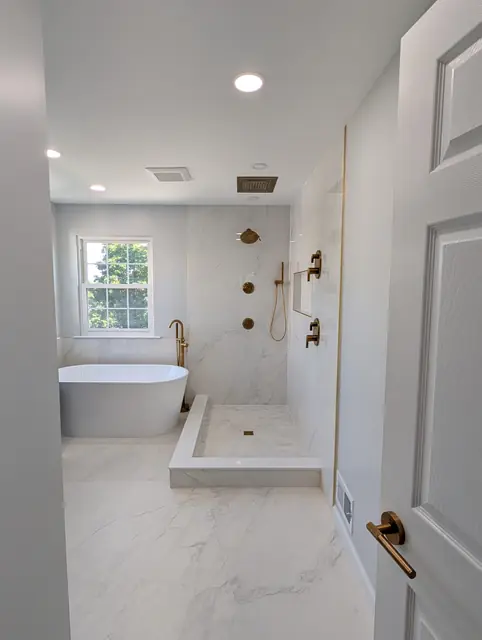 Primary Bathroom & Walk-In Closet — 6 of 11