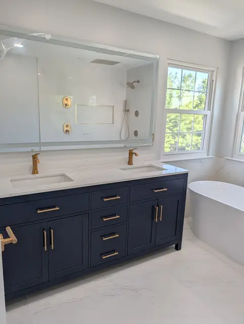 Primary Bathroom & Walk-In Closet — 9 of 11