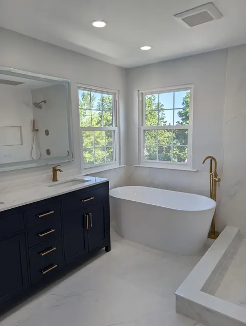 Primary Bathroom & Walk-In Closet — 10 of 11